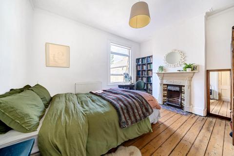 3 bedroom flat for sale, Casewick Road, London