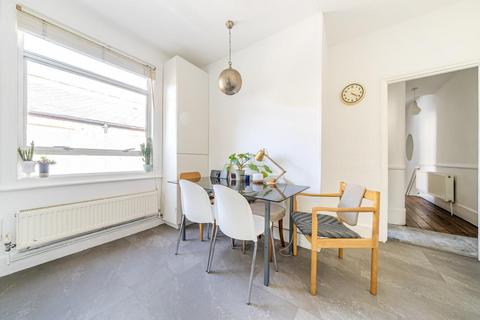 3 bedroom flat for sale, Casewick Road, London