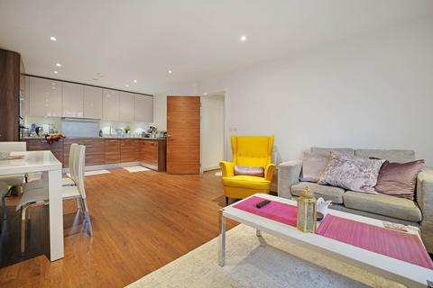 3 bedroom apartment to rent, Bromyard Avenue, London W3