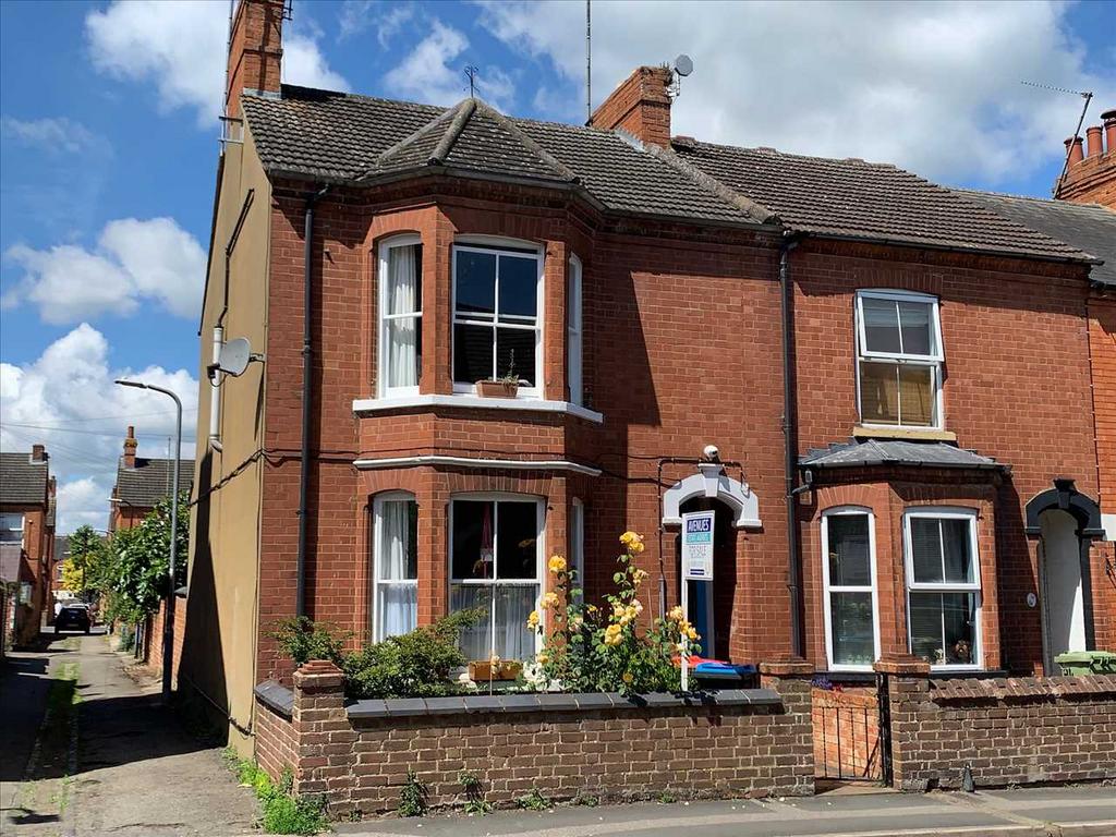 Milton Keynes MK12 4 bed end of terrace house for sale £400,000
