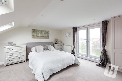 11 Howard Road, Upminster, RM14 2UE