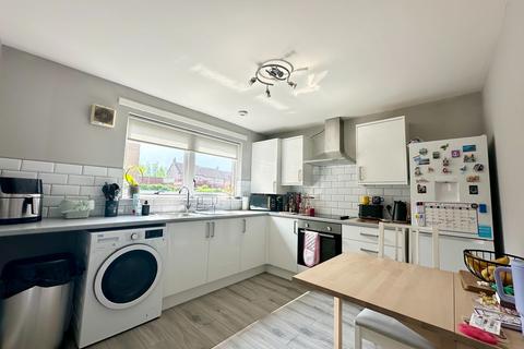 2 bedroom flat to rent, Sunnyside Road, Coatbridge