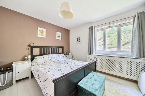 3 bedroom apartment for sale, Denmark Hill Estate, Camberwell, London