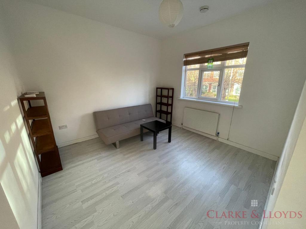 Spacious and Bright 1 bed 1 Reception Flat in Bre