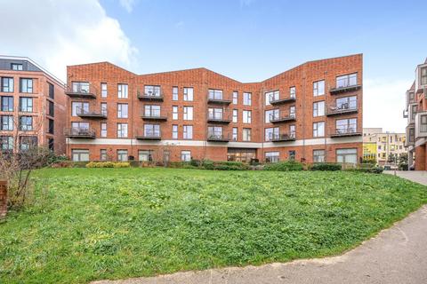 2 bedroom flat for sale, Walnut Tree Close, Surrey GU1