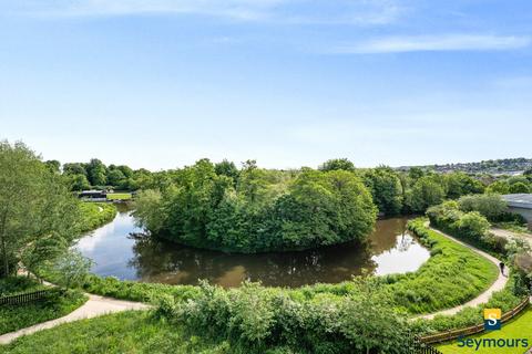 2 bedroom flat for sale, Walnut Tree Close, Surrey GU1