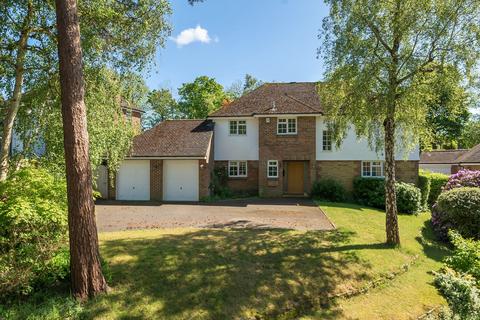 4 bedroom detached house for sale, Azalea Close, Storrington, RH20