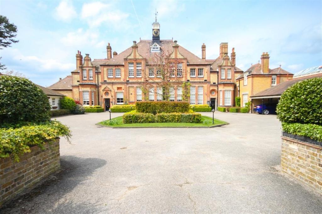 Elmbridge Hall, Ongar Road, Fyfield 2 bed ground floor flat £430,000