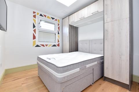 4 bedroom flat to rent, Selkirk Road Tooting SW17