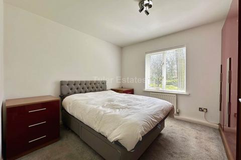 2 bedroom apartment for sale, Handleys Court, Basildon SS15
