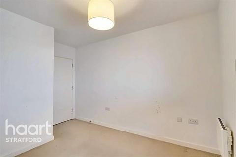 2 bedroom flat to rent, Azura Court - Stratford - E15
