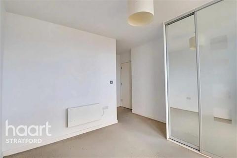 2 bedroom flat to rent, Azura Court - Stratford - E15