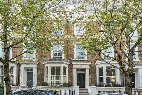3 bedroom apartment to rent, Upper Addison Gardens, W14