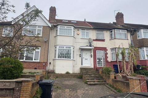 5 bedroom terraced house to rent, Northwood Gardens, Greenford, UB6