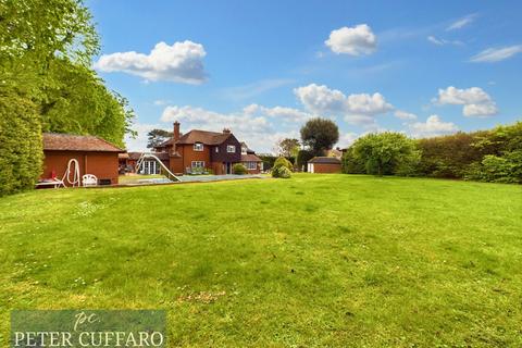 5 bedroom detached house for sale, Yewlands, Hoddesdon EN11