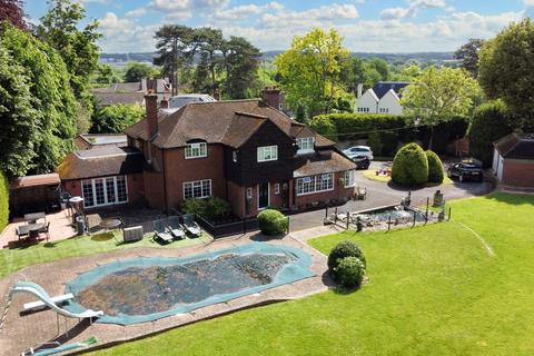 5 bedroom detached house for sale, Yewlands, Hoddesdon EN11