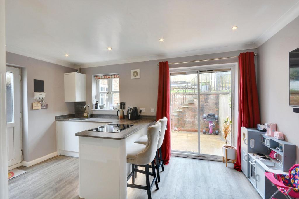 Kitchen/Dining area