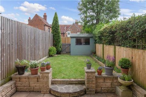 2 bedroom terraced house to rent, Old Town Close, Beaconsfield, HP9
