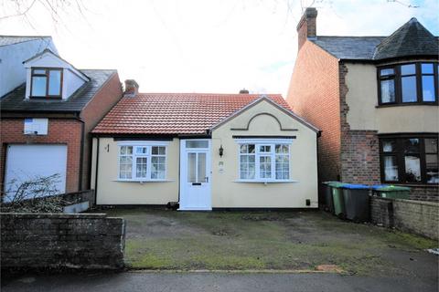 2 bedroom detached bungalow to rent, Warren Road, Rugby, CV22