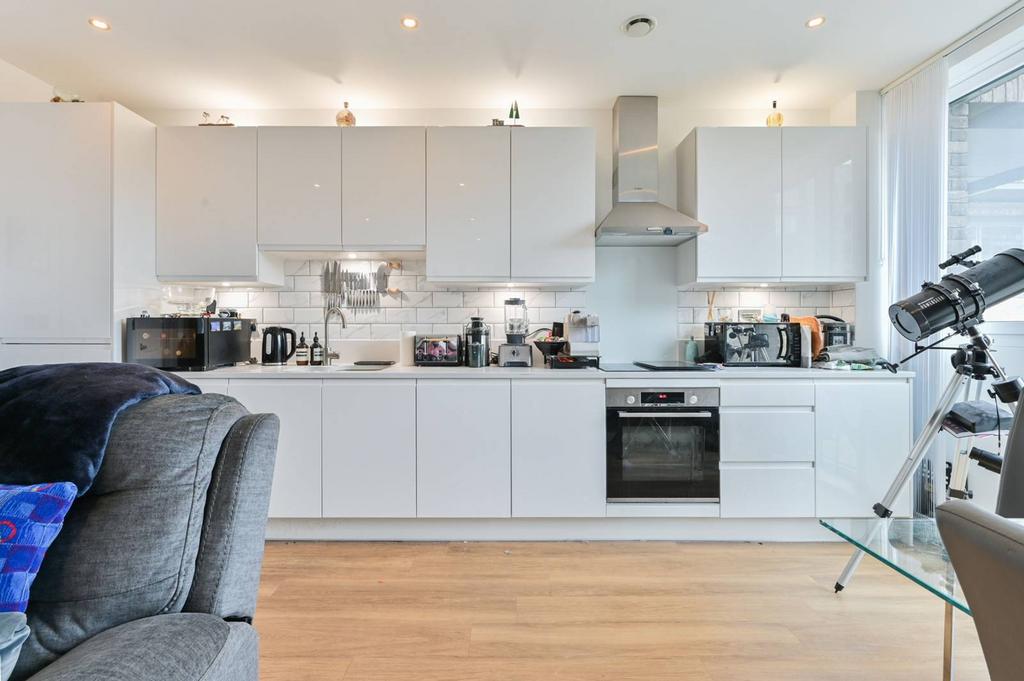 Shackleton Way, E16, Canary Wharf... 2 bed flat for sale £500,000