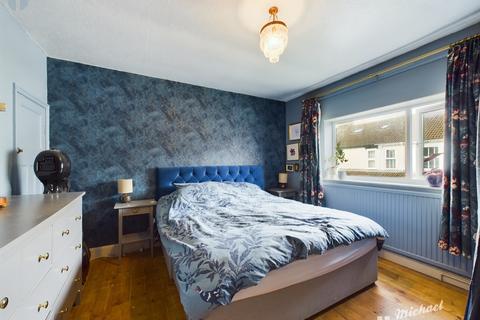 2 bedroom semi-detached house for sale, Willow Road, Aylesbury, Buckinghamshire