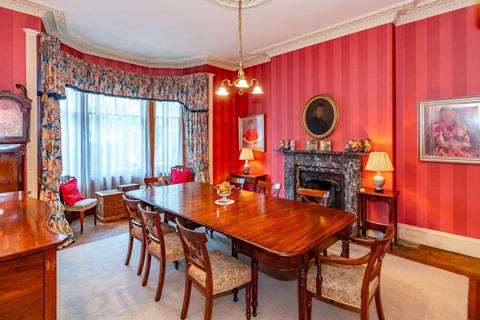 114 Braid Road, Edinburgh, EH10 6AS