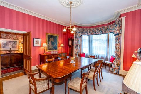 114 Braid Road, Edinburgh, EH10 6AS