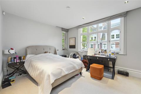 3 bedroom apartment to rent, Kensington Court, Kensington, London, W8