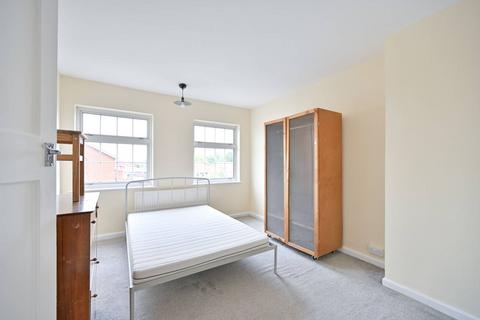 3 bedroom flat to rent, Burwood Close, Tolworth, Surbiton, KT6