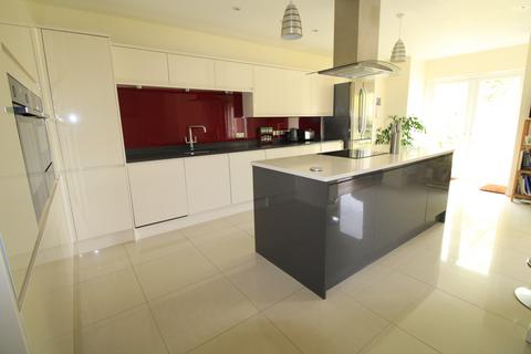 87 Springfield Gardens, Upminster, RM14 3ER