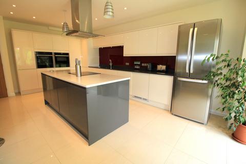 87 Springfield Gardens, Upminster, RM14 3ER