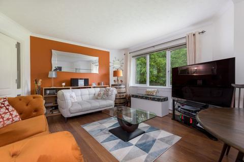3 bedroom flat for sale, Riverside Park, Netherlee