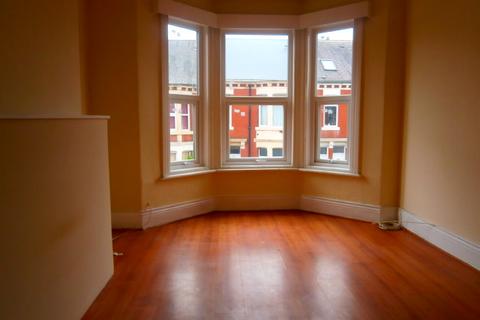 3 bedroom flat to rent, Simonside Terrace, Newcastle upon Tyne NE6