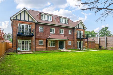 2 bedroom apartment to rent, Albright Gardens, Walton-On-Thames, KT12