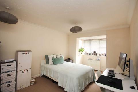 2 bedroom apartment to rent, Crowthorne Road, Bracknell RG12