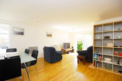 2 bedroom flat to rent, Primrose Place, Isleworth, TW7