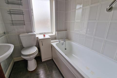 2 Tweeddale Road, Carshalton, SM5 1SU