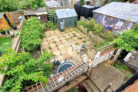2 Tweeddale Road, Carshalton, SM5 1SU