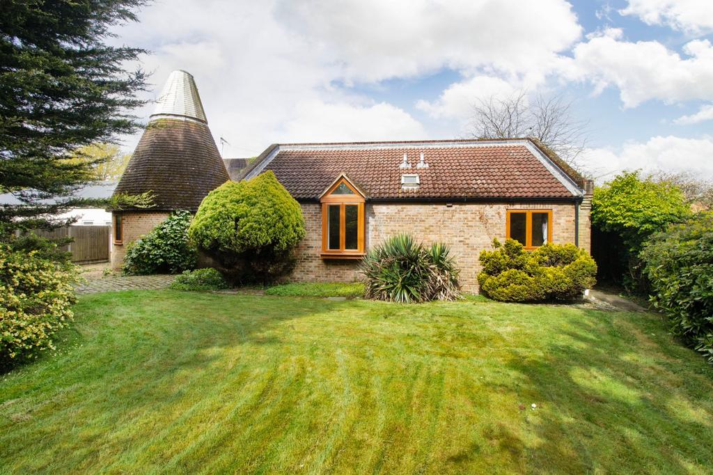 Ash Road, Ash, Sevenoaks, Kent, TN15 3 bed detached house for sale £