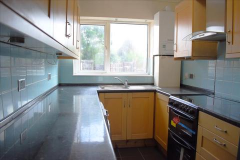 3 bedroom terraced house to rent, Little Park Drive, Feltham, TW13