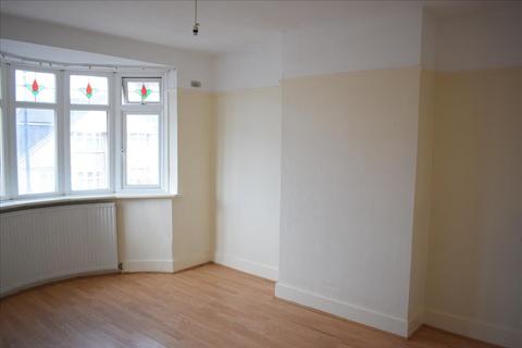 3 bedroom terraced house to rent, Little Park Drive, Feltham, TW13