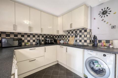 3 bedroom terraced house for sale, Straight Road, Romford, RM3