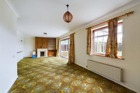 3 bedroom bungalow for sale, Highbank Park, Longford, Gloucester, Gloucestershire, GL2