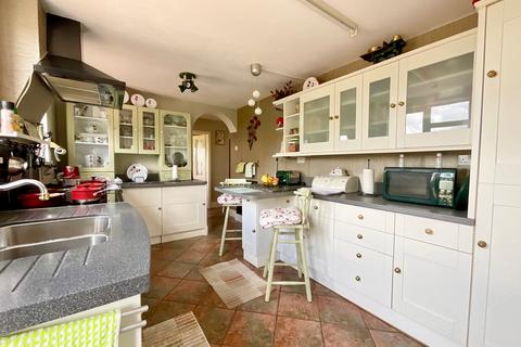 1 Chepstow Road, Gwernesney, Usk, NP15 1ES
