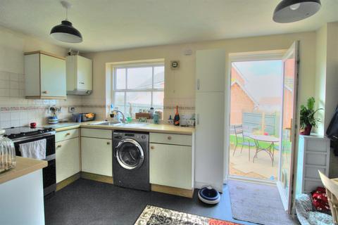 3 bedroom semi-detached house to rent, Stone Cross, Pevensey BN24