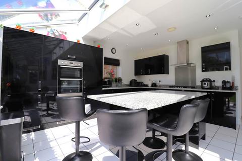 3 Adams Meadow, Wanborough, Swindon, SN4 0FQ