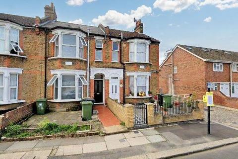 5 bedroom end of terrace house to rent, Engleheart Road, London SE6