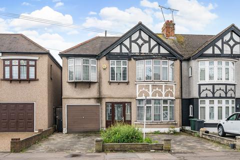 4 bedroom house for sale, Longwood Gardens, Ilford, IG5