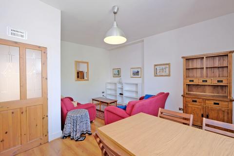 2 bedroom flat to rent, Springbank Street	, Aberdeen AB11