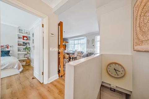 2 bedroom apartment to rent, Gore Road London SW20